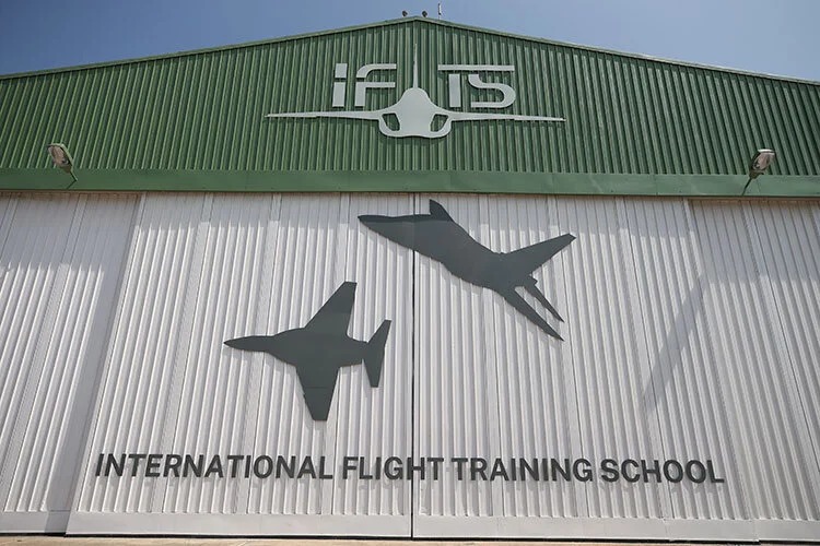 “Kapılarımız Türk pilotlarına açık”