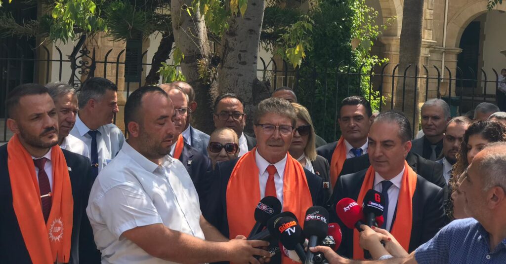 UBP adayı Ali Başman adaylık başvurusunu yaptı