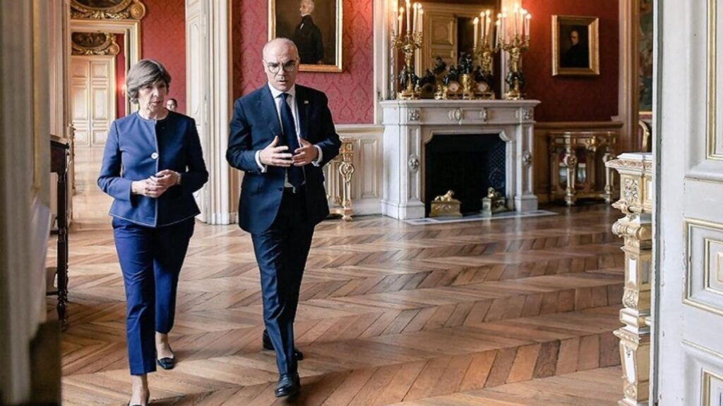Fransa ve Tunus dışişleri bakanları ilk kez Paris’te bir araya geldi