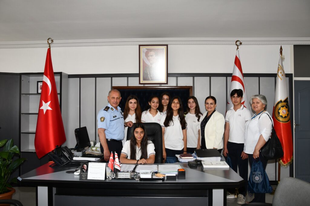 Polis Genel Müdürü Kasım Kuni, 19 Mayıs nedeniyle öğrencileri kabul etti