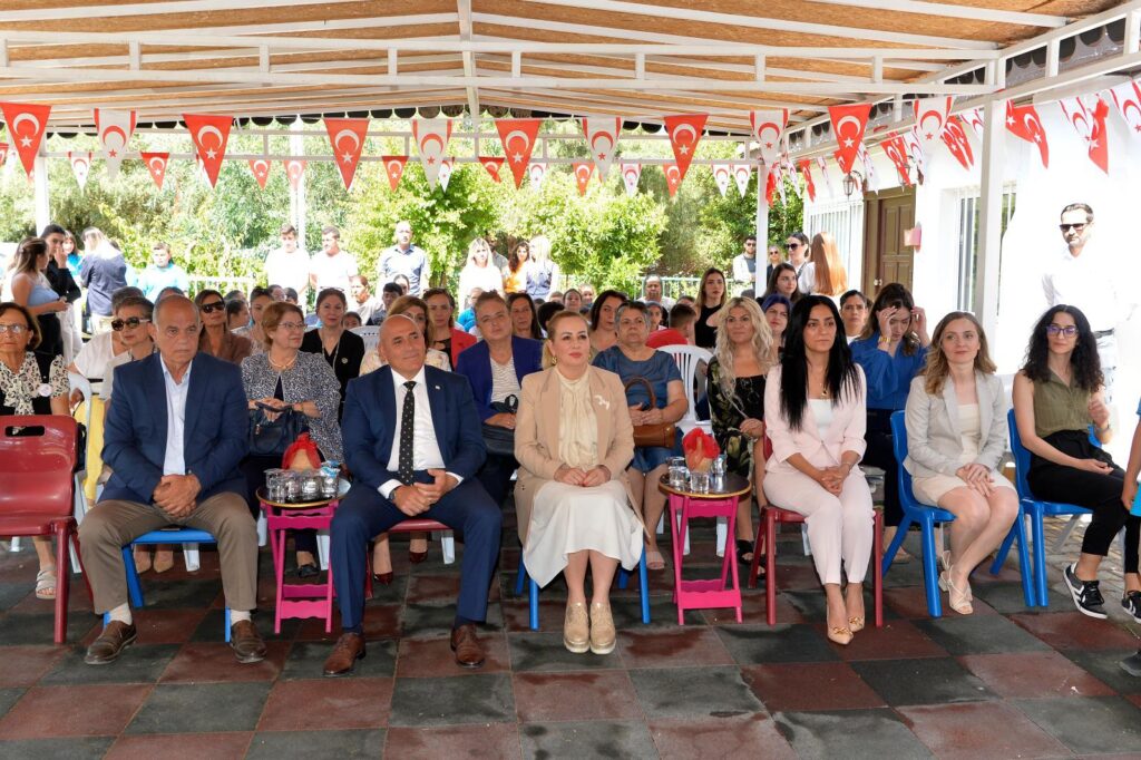 Sibel Tatar, Yeşilyurt’ta ahşap ve seramik sergisinin açılışını yaptı