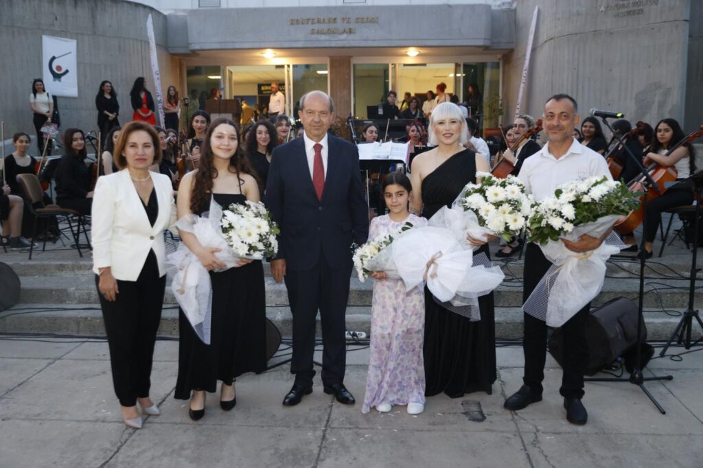 Tatar “Atatürk’le Yeniden Doğmak Gençlik Konseri” ve tiyatro etkinliğine katıldı