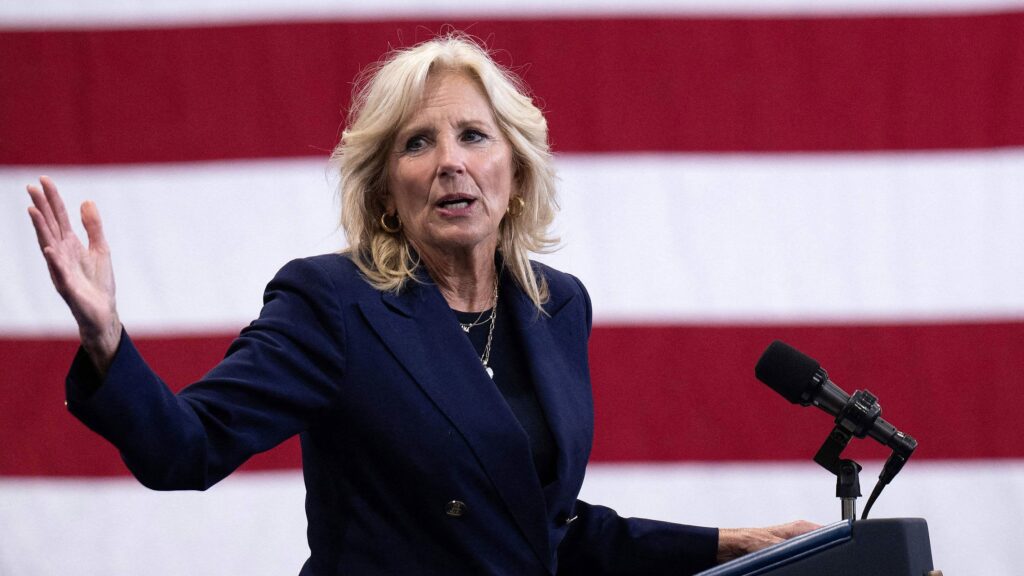 Jill Biden, Trump’ın “yolsuzluk ve kaosu”, eşinin ise istikrarı vadettiğini söyledi