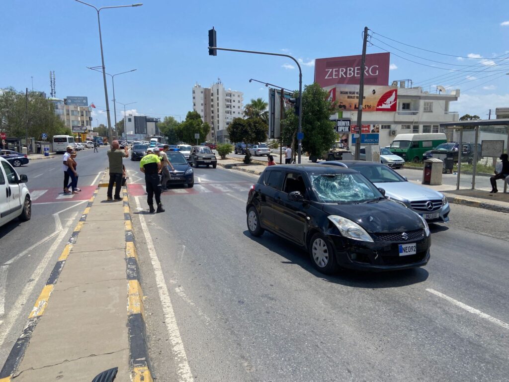 Lefkoşa’daki trafik kazasında iki yaya yaralandı