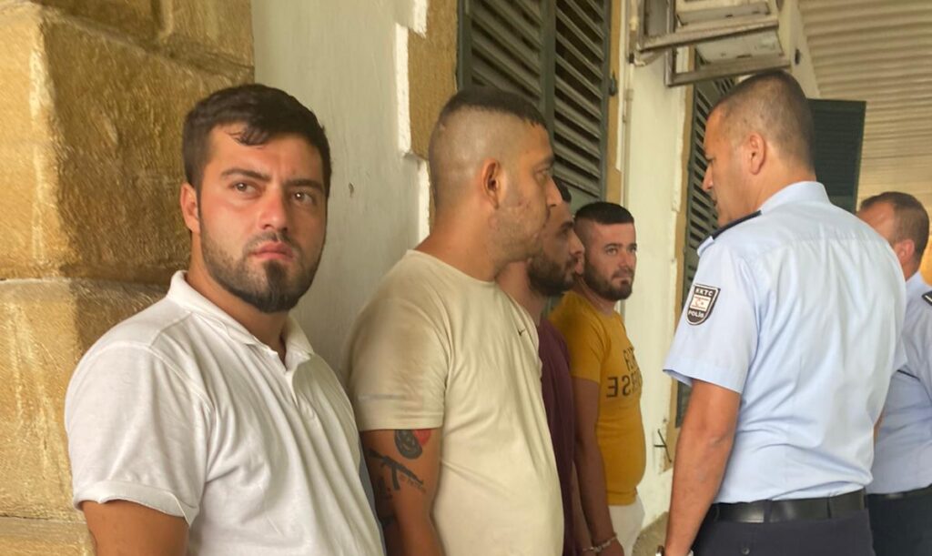 3 farklı evden 5 adet tüp çaldılar