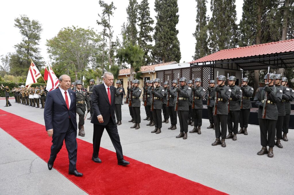 TC Cumhurbaşkanı Erdoğan için Cumhurbaşkanlığında resmi tören yapıldı