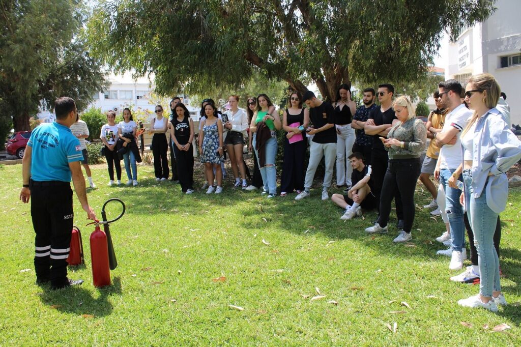 DAÜ’de ilk ve acil yardım, yangınla mücadele ve deprem semineri yapıldı