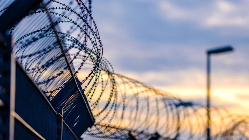Belçika’da bir mahkum hücresini ateşe verdi, cezaevi çalışanları greve gitti