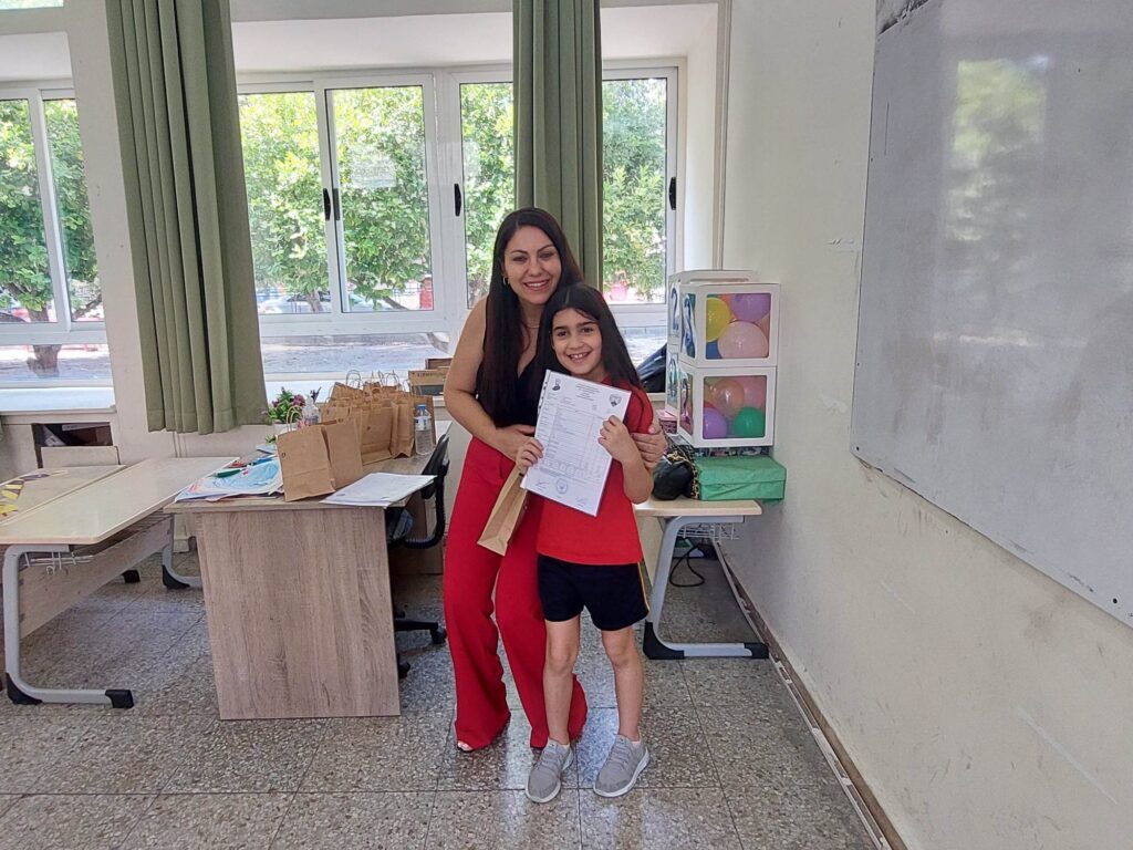 İlkokullarda karneler dağıtıldı, yaz tatili başladı