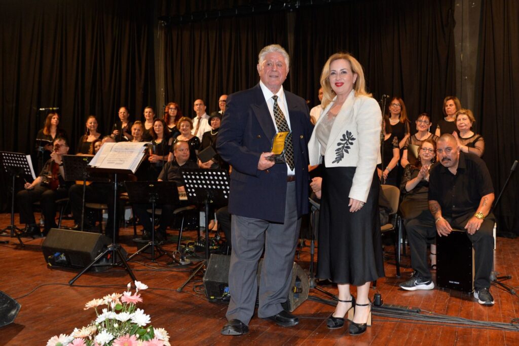 Sibel Tatar, Gökkuşağı Türk Müzik Derneği’nin konserini izledi