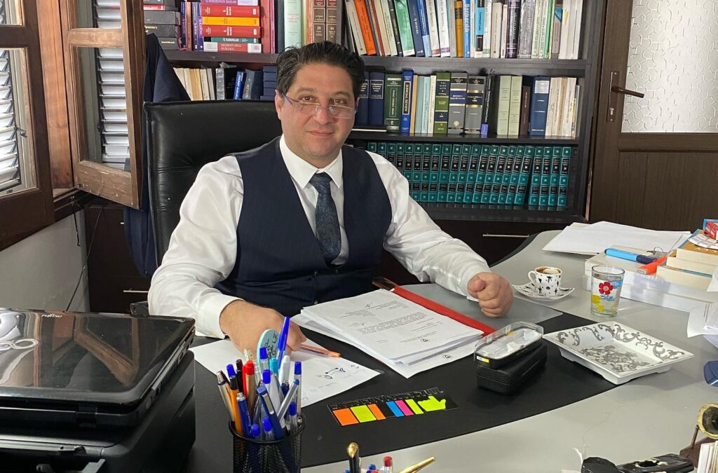 Girne’de silahlı saldırı! Avukat Seyhan Yıldırım ayağından vuruldu!