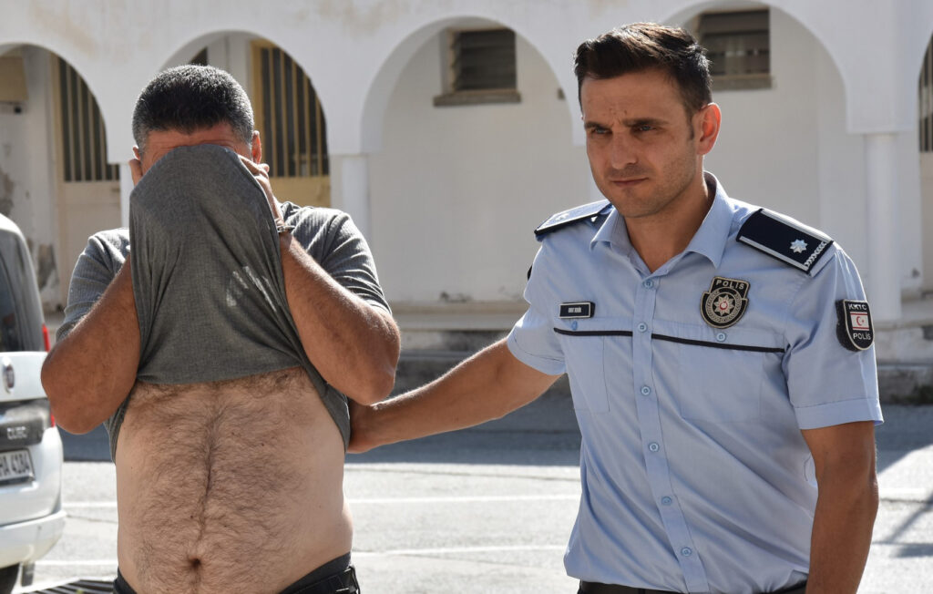 Ön izinleri onaylaması içi memura rüşvet teklif etti!