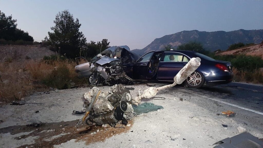 Girne – Değirmenlik anayolunda kaza, 4 kişi hayatını kaybetti!