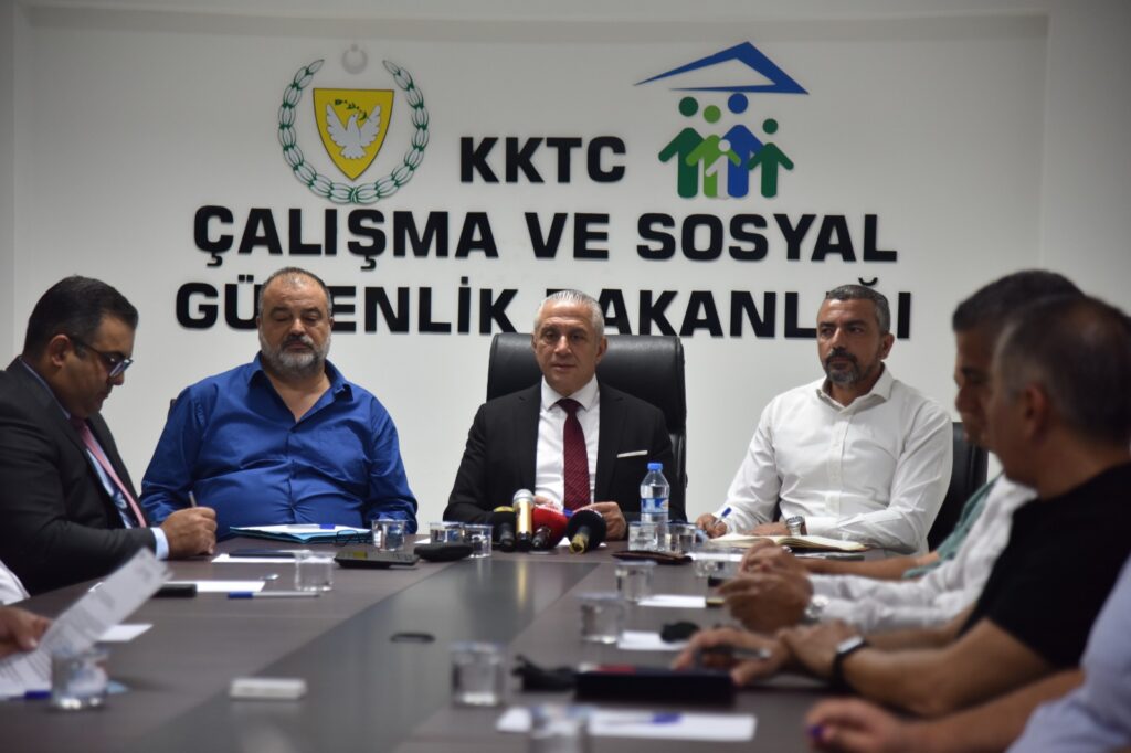 “Asgari ücret kavgasını ortadan kaldıracak yeni formüller bulunmalı”