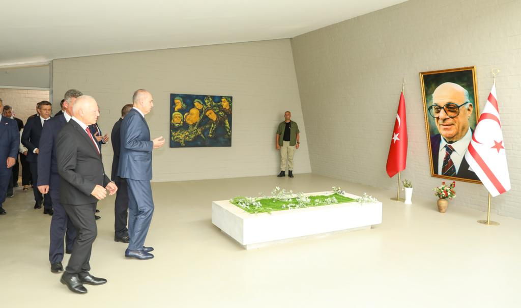 “Onun tüm dünyada ve diplomasi mahfellerinde yankılanan güçlü sesi; ‘kimse bizi bu yurttan, bu vatandan mahrum edemez’ diyordu”