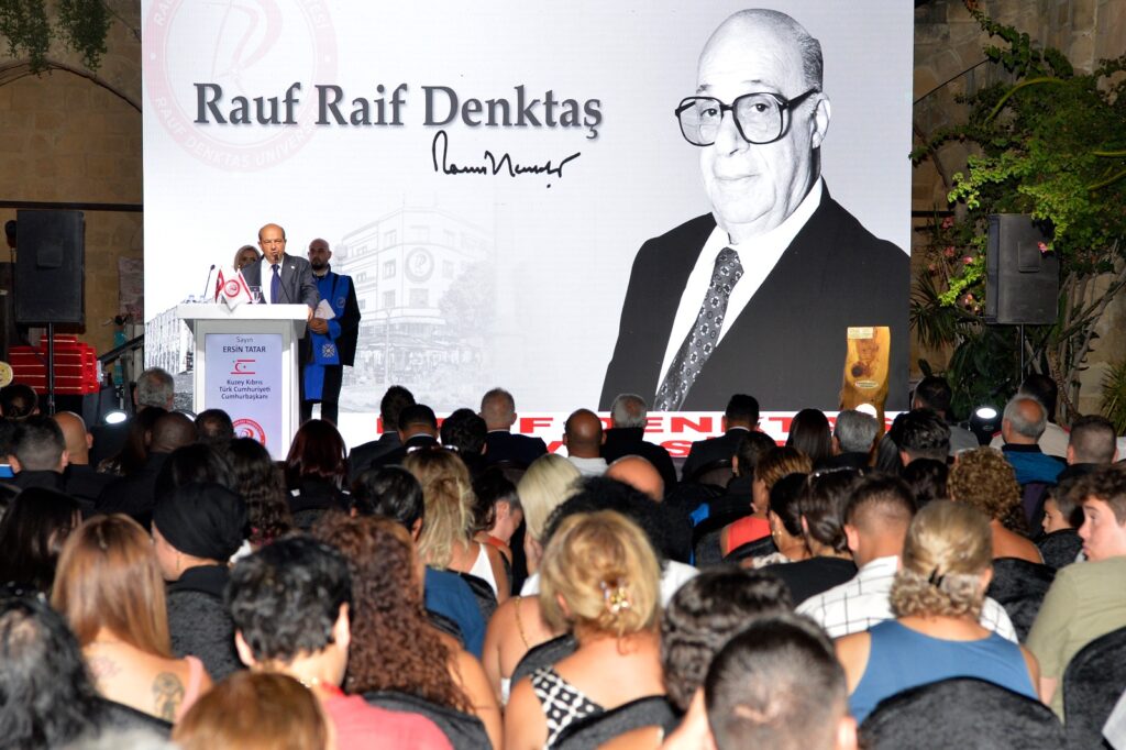 “Büyük bir dava insanı olarak Rauf R. Denktaş’ın ismini taşıyan üniversiteden mezun olmanız büyük gururdur”
