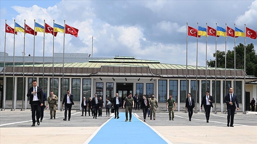 Ukrayna Devlet Başkanı Volodimir Zelenskiy Türkiye’den ayrıldı