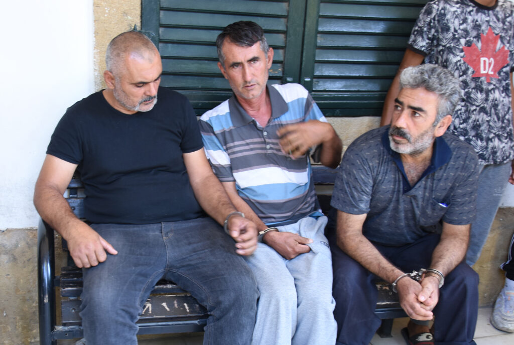 Mandıraya giren şahsı ciddi şekilde darp ettiler!