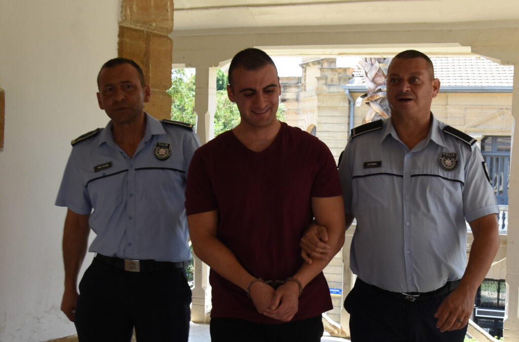 Uyuşturucudan yargılanan sanığa 1 yıl hapis cezası