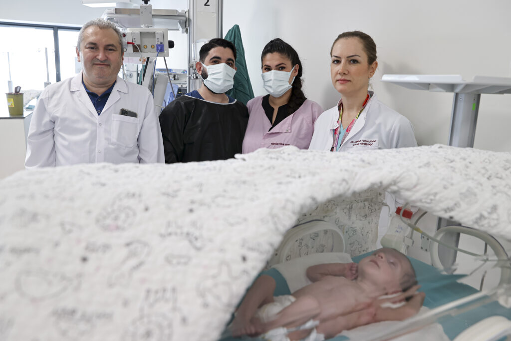 KKTC’li Nehir bebek “25 binde 1” görülen hastalığıyla mücadeleyi Türkiye’de kazandı