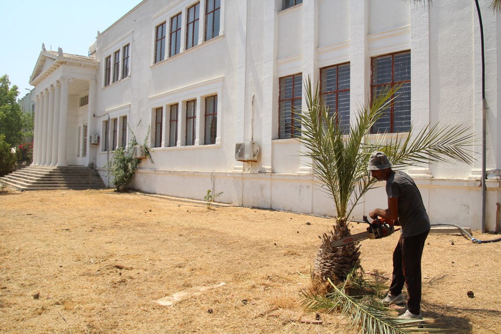 Gazimağusa Belediyesi okullarda genel temizlik ve bakım çalışması yapıyor