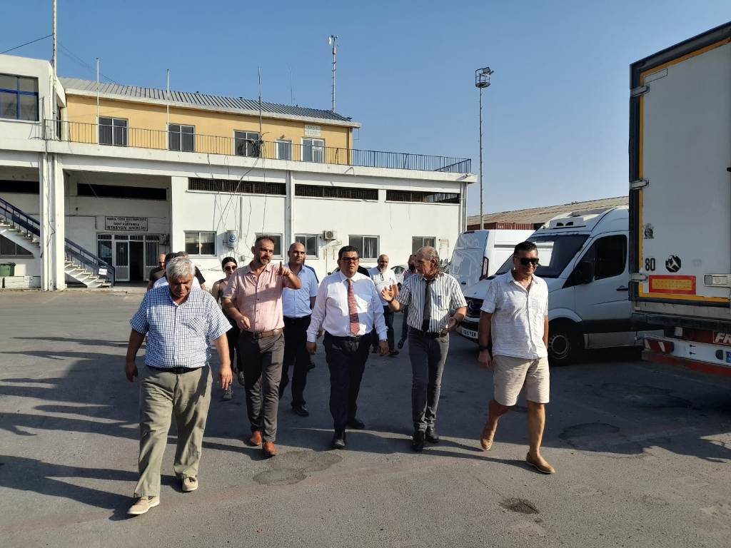 Berova, Gazimağusa Gümrük Dairesi’nde incelemelerde bulundu