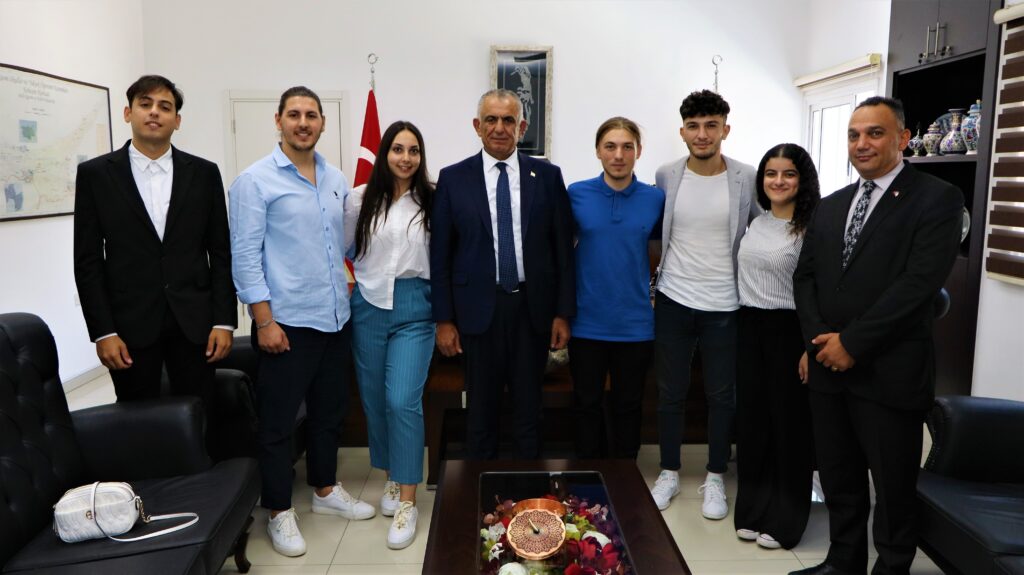 “Her zaman öğrencilerin yanındayız”