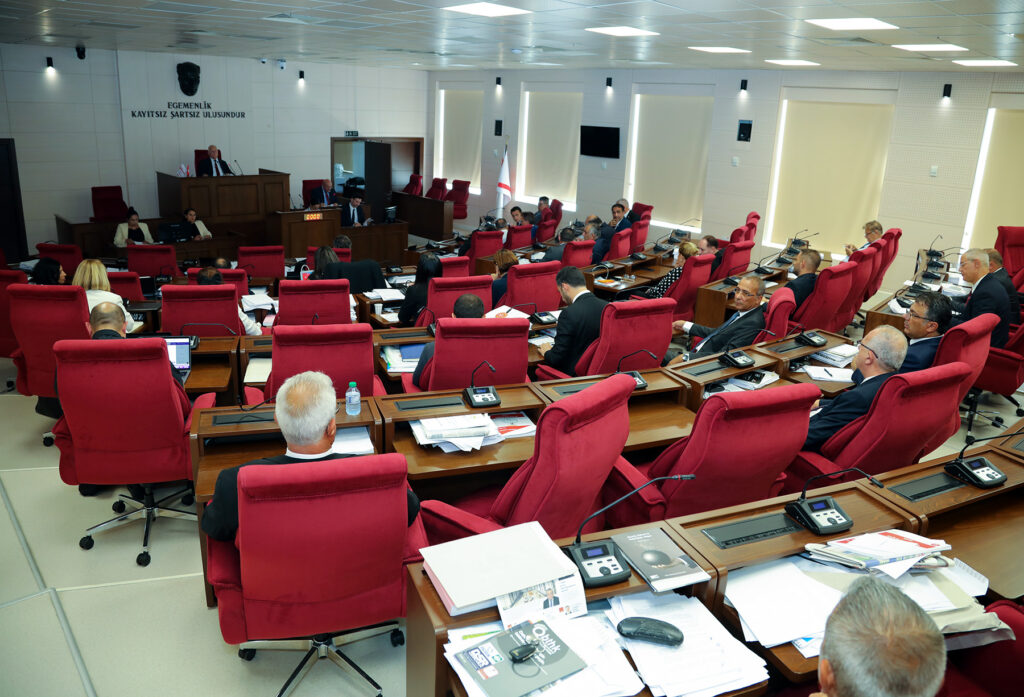 Meclis bugün de olağanüstü toplandı