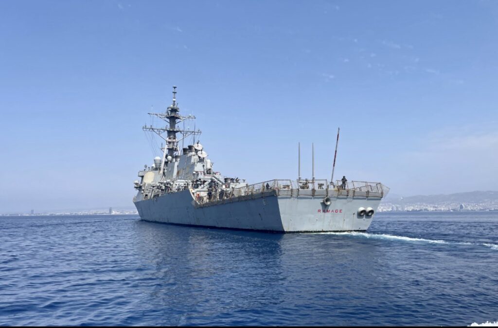 “USS Ramage” destroyeri Limasol limanına demirledi
