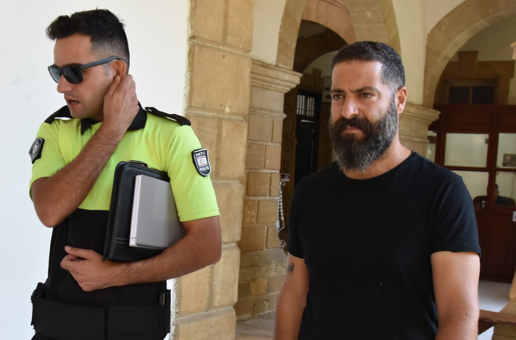 Kontrolsüzce sağ şeride geçip kazaya neden olan sürücü 3 gün daha tutuklu kalacak