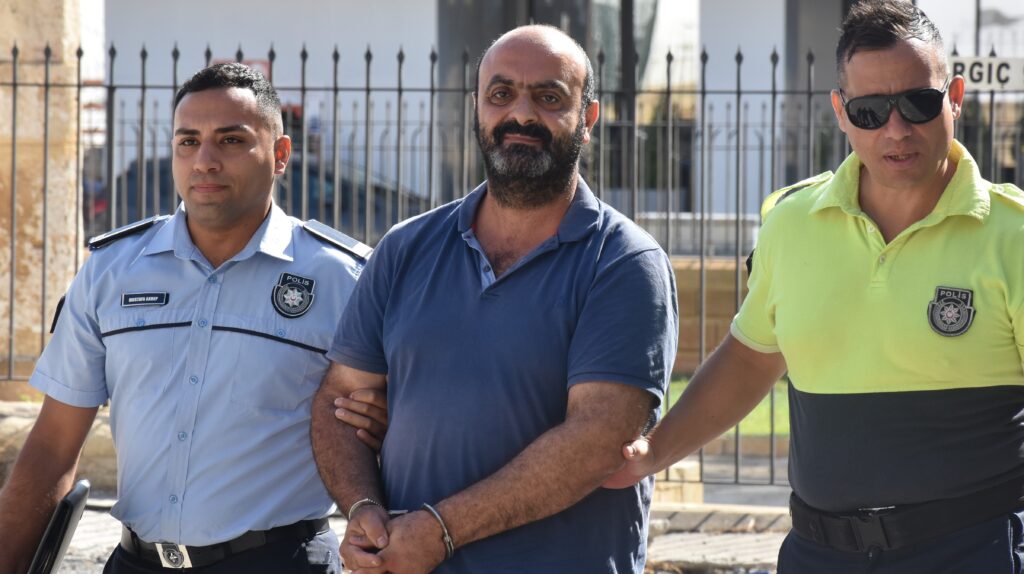 Çalıştığı iş yerinin parasını çalan zanlı 4 gün daha tutuklu