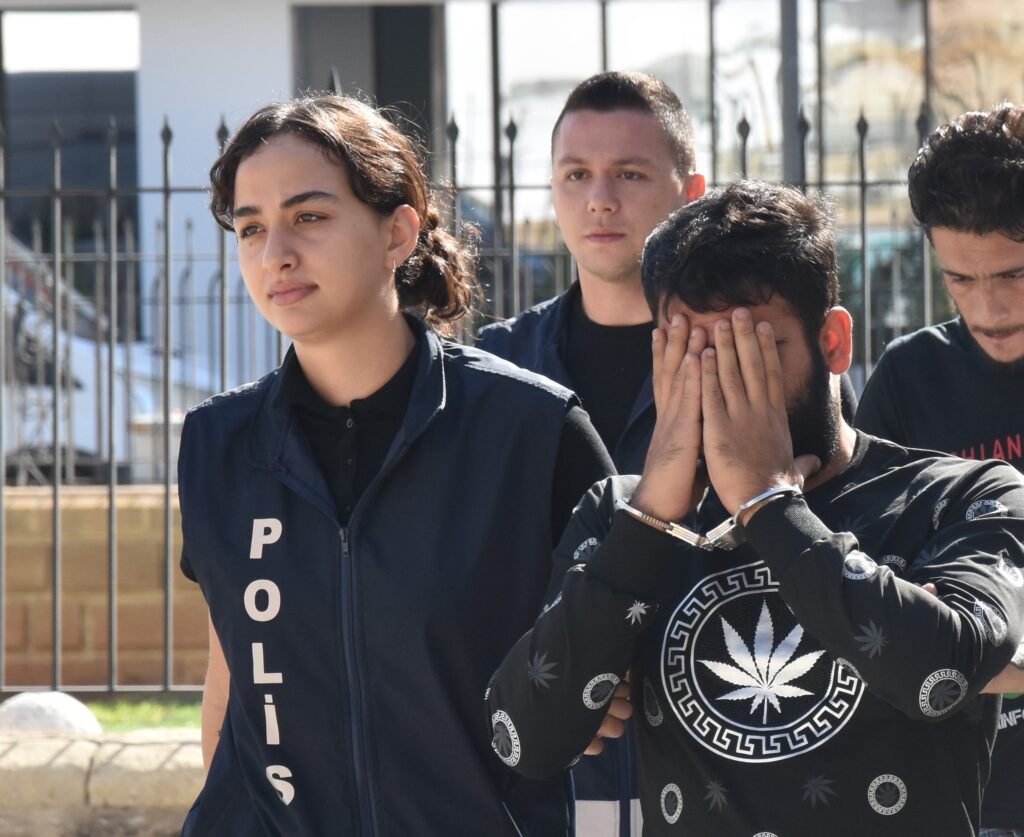 Kaçak Suriyeli ortada kalınca polise sığındı!