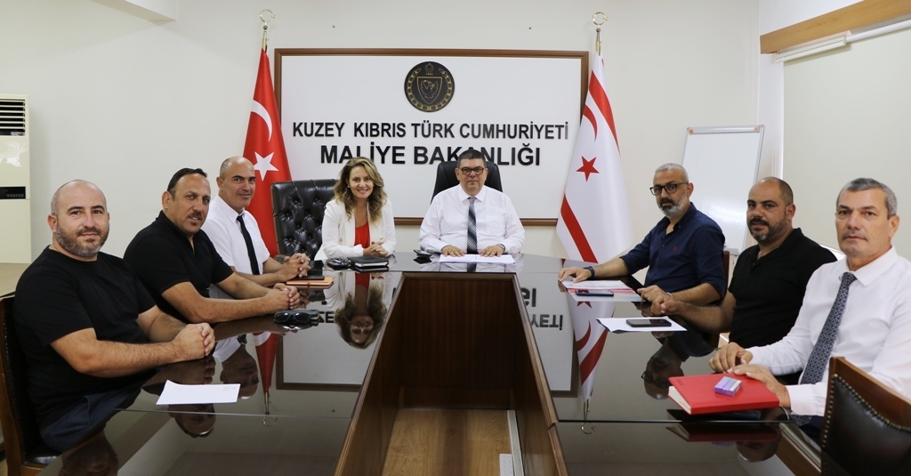 Maliye Bakanı Berova İŞAD heyetini kabul etti