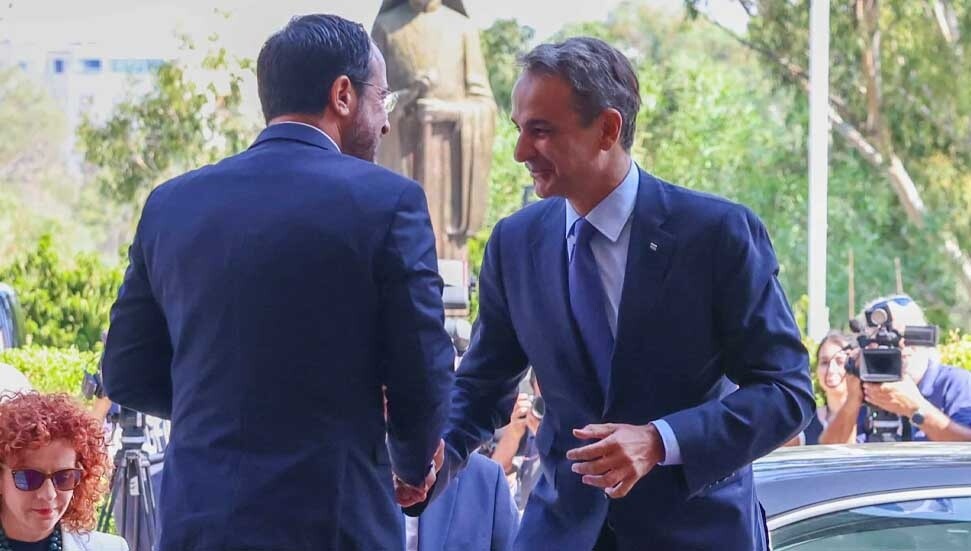 Nikos Hristodulidis, Miçotakis ile bir araya geldi
