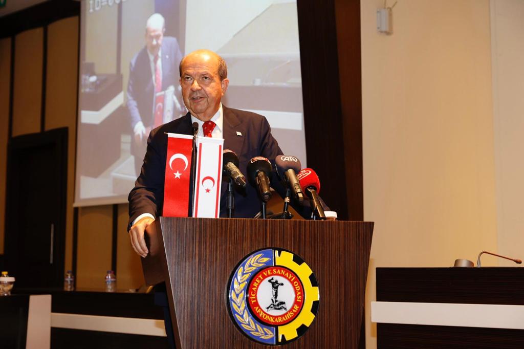 “Kıbrıs Türk halkının izolasyonlar altında tutuluyor”
