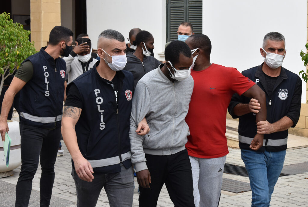 Uyuşturucu tacirlerinden birine 10 diğerine 12 yıl hapis cezası