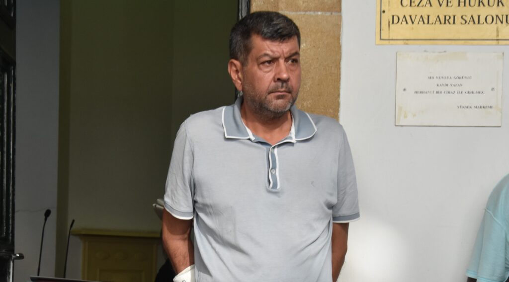 Alacağının iki katını isteyerek tehdit etti