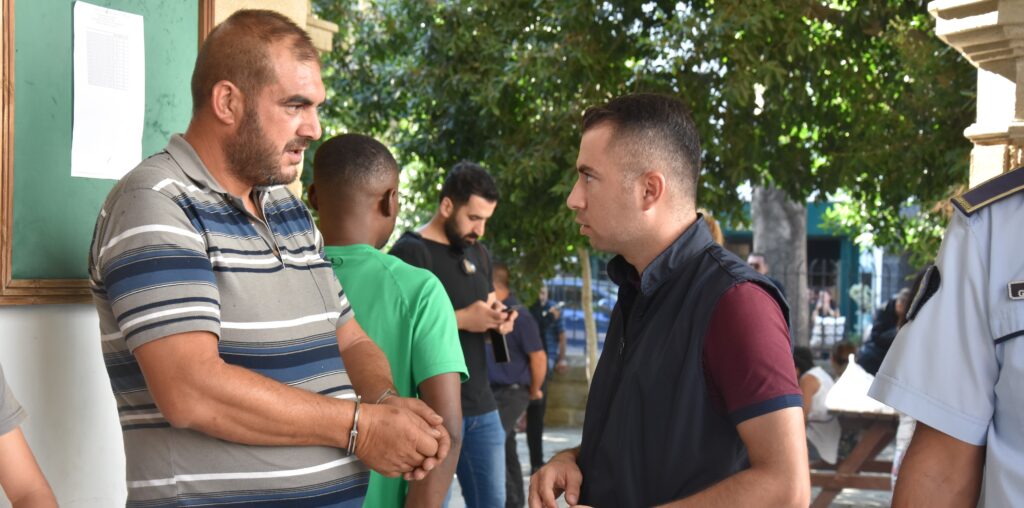 Eşine kötü davranan akrabayı darp etmişti