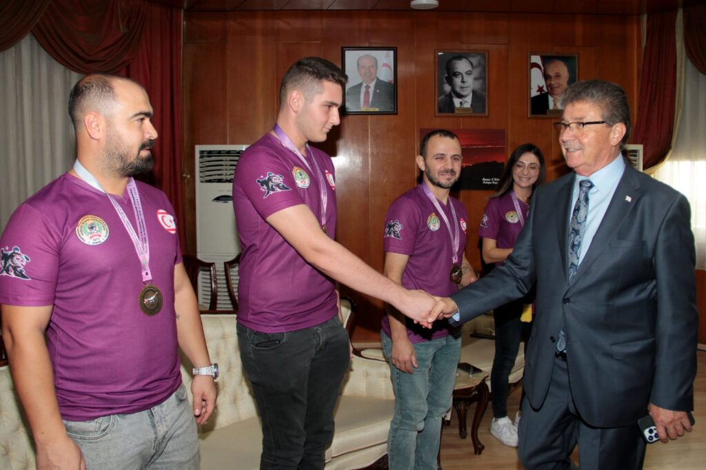 “Sporcularımız dünyayla kucaklaşmalı”