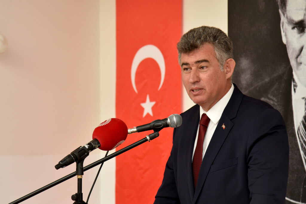 “Bizim iki bayrağımız, iki ülkemiz, iki devletimiz var”