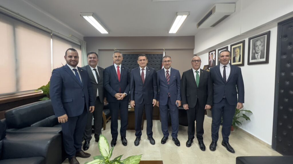Bakan Oğuz, Türk Dünyası Mühendisler ve Mimarlar Birliği heyetiyle görüştü