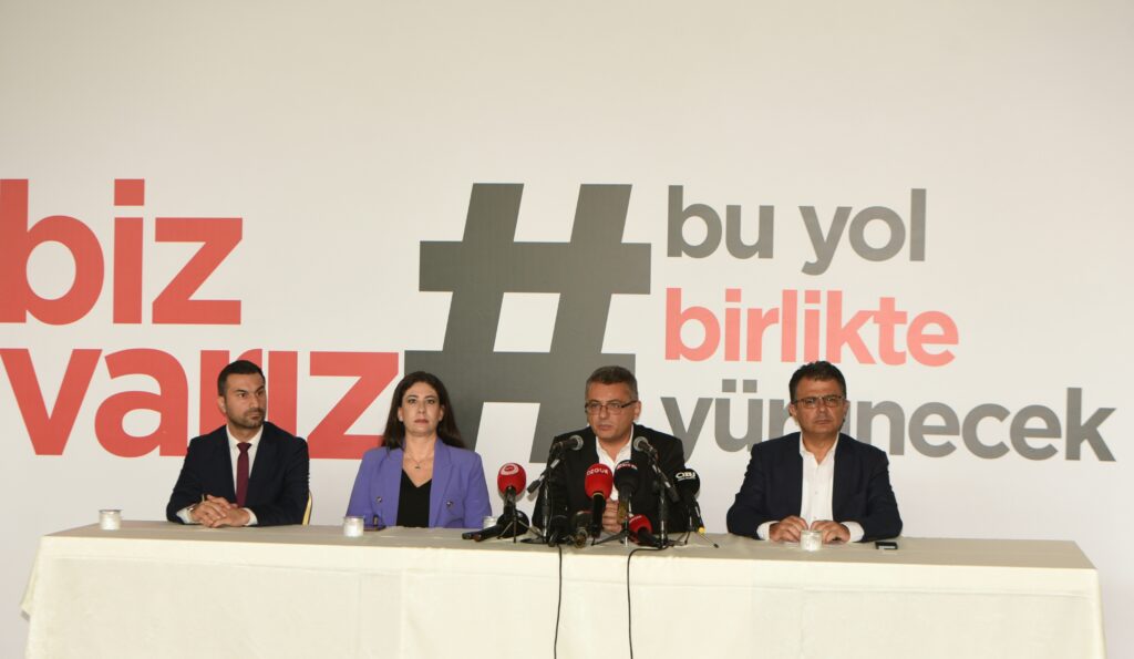 “Biz halkımızla birlikte bir yola çıkmamız gerektiğini düşünüyoruz”