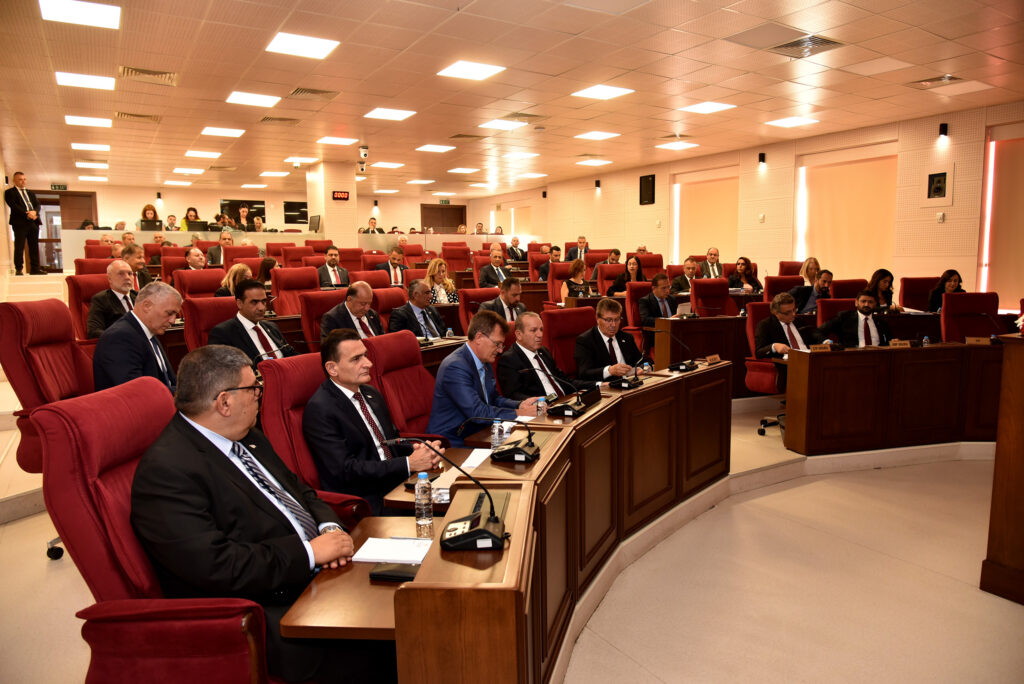 Mecliste geçici öğretmen alımları ve eğitimdeki sorunlar da gündeme taşındı