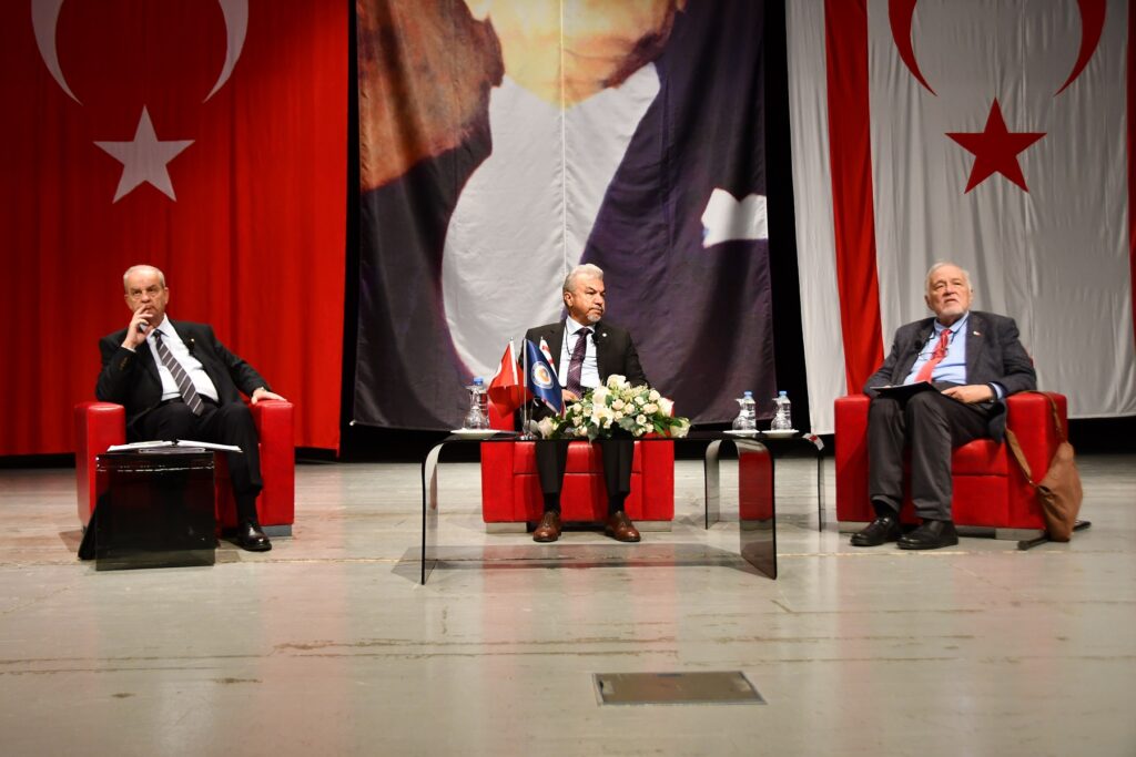“Cumhuriyet 100 Yaşında” paneli DAÜ’de yapıldı
