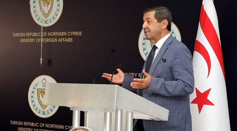 Dışişleri Bakanı Ertuğruloğlu, öğrencilerle buluştu