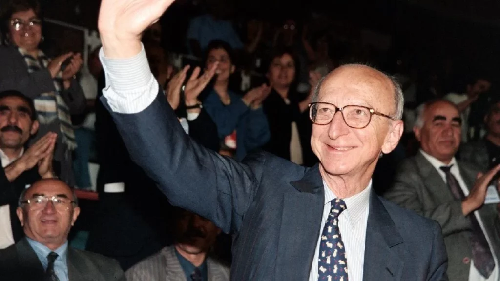 Erdal İnönü’nün vefatının üzerinden 16 yıl geçti