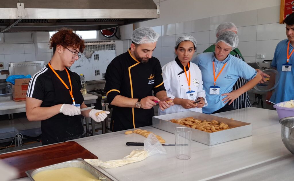 Rotary kulüpleri gençlere yönelik motivasyon eğitimi düzenledi