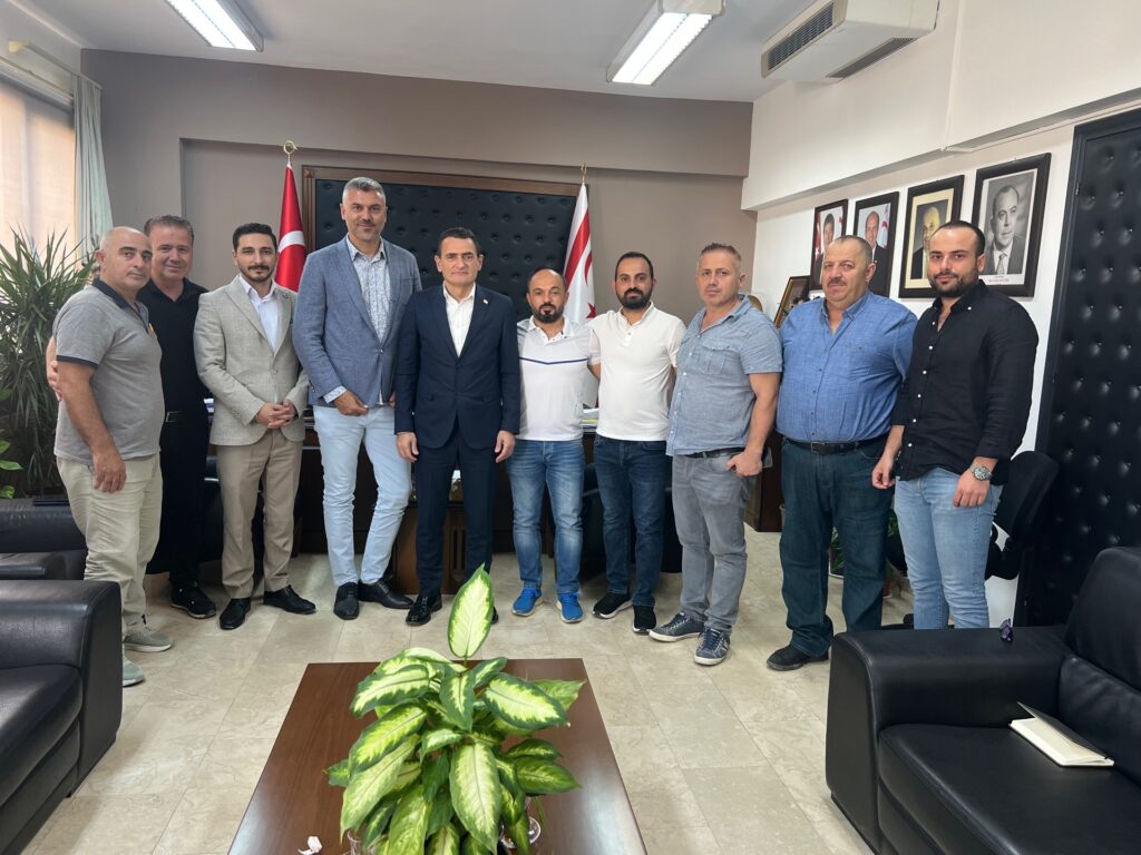 Bakan Oğuz, Karadeniz Kültür Derneği heyetini kabul etti