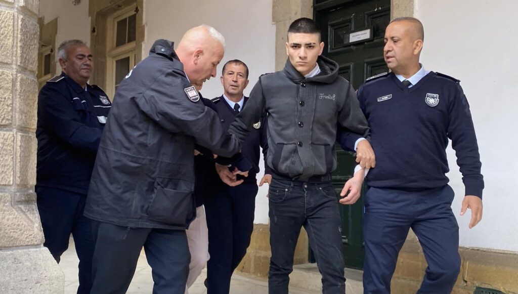 Tecavüz sanıklarına 18 yıl hapis cezası!