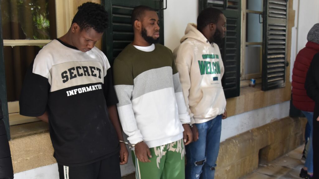 Uyuşturucu zanlıları 7 gün tutuklu kalacak